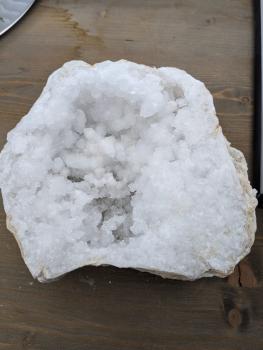 Druse/Geode Quarz klar, große und kleine Spitzen, Allrounder